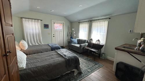 Minneapolis - St. Paul Apartment | Terrific cozy studio space with kitchenette and patio