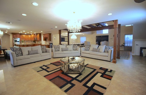 Estate Grove Valencia Est House | The Hope Street Retreat! A 6,300sqft Luxury Estate