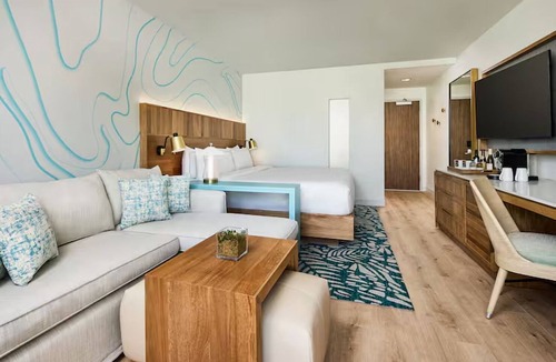 Marathon Hotel | The Perfect Place to Relax and Recharge! Outdoor Pool, Beach, Pets Allowed!