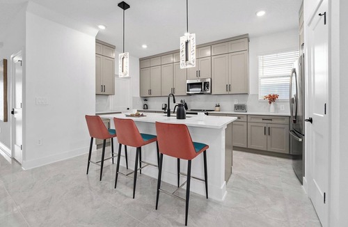 Florida Center House | The Radiant | Grand Villa w/Game Loft & Huge Suites, Mins to Universal & Disney