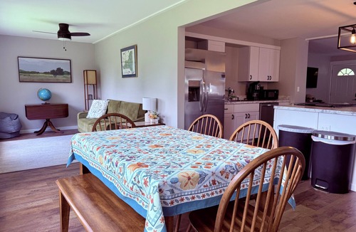 Valois House | The Riesling Ranch - Wine Trail, Vineyards, Breweries, Hiking