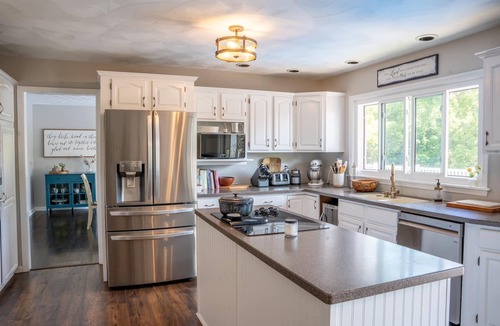 Little Falls House | The Tudor at Willow Creek - Spacious 4-bedroom house in Little Falls