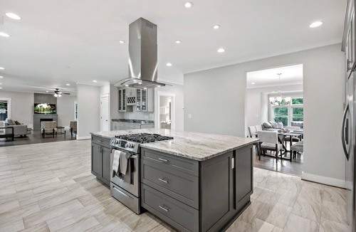 Baileys Crossroads House | The Ultimate Luxury | Yard | Jacuzzi | Garage