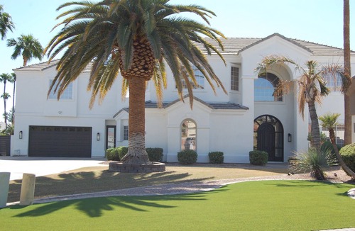 Val Vista Lakes House | This GORGEOUS custom home is located on 3/4 acre waterfront in Gilbert Arizona