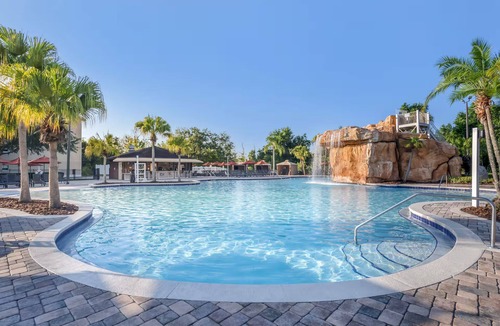 West Kissimmee Hotel | This Place Has Everything for a Great Trip! 2 Units with Kitchen, Outdoor Pool!