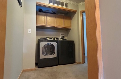 Wildernest House | Townhome - 2 living areas - private hot tub - Dog friendly - Great Hiking