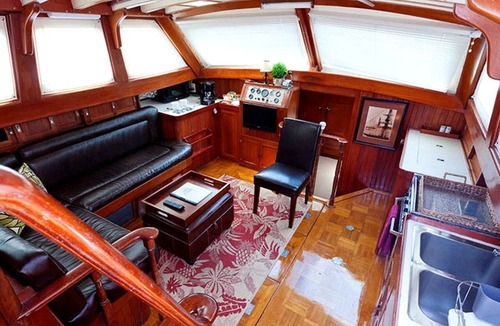 Thompson Square - Bunker Hill Boat Rental | Unique Sailboat Vacation in the Constitution Marina of Boston, Massachusetts