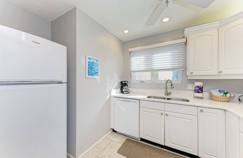 Longboat Key Condo | Unit #110 Sand Cay Beach Pool View