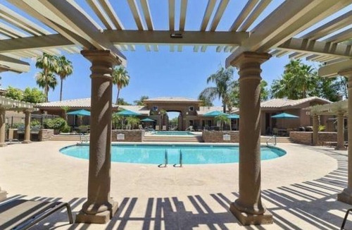 Paradise Valley Village Condo | Upscale stay 2.5 blocks to Kierland and Scottsdale Commons shopping.