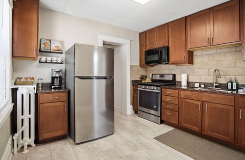 Summit - University House | Vintage Hideaway 3-BDR Home Near Summit & Grand, 5 min to Macalester, 15 to MSP