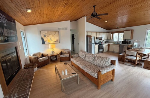 South Bethany House | Waterfront, Dock, Deck, Walk to the Beach, bring your kayaks/boat!