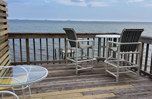 Niceville House | Waterfront! Private, Sunrises & Sunsets, Sea life, Deck, 10 minutes to Destin!