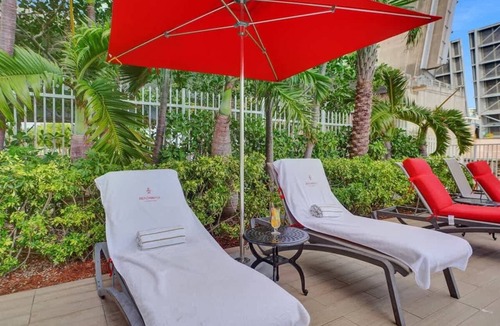 Hallandale Beach Apartment | Waterfront Studio in Resort Beach Pool Gym 2405