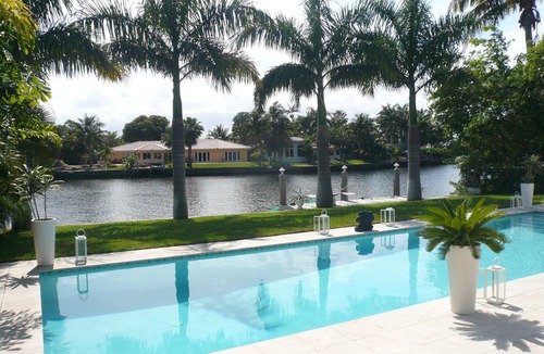 Coral Shores House | WE ONLY LIVE ONCE : Stylish and peaceful Retreat on the water. Amazing views !