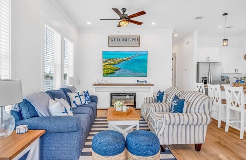 Marathon House | World-Class Oceanfront Pool/Hot tub Sunset Escape `The Lighthouse`