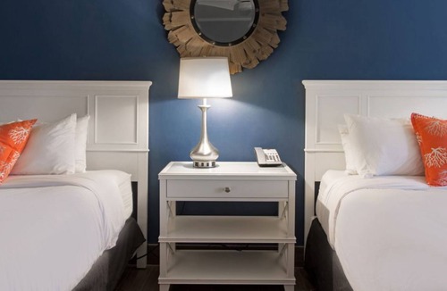 Marathon Resort | Your Relaxing Getaway Awaits! 4 Relaxing Units, Onsite Pool, Grill Area, Hot Tub