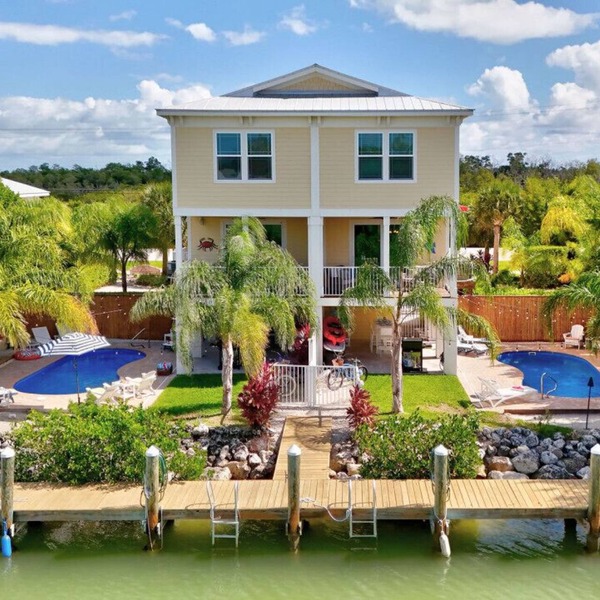 Attn Large Groups: Waterfront home w/8 Bedrooms, 2 pools & a private dock