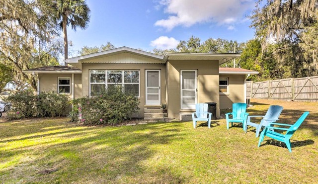 < 1 Mi to Lake Weir: Quiet Summerfield Getaway