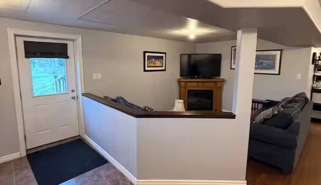 2 BD Apartment-Sleeps 5 Near Stonefields Estate & Mississippi River, Heated Pool