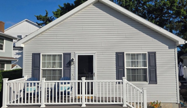 2 Blocks to the Beach! Cozy 4BR Ranch, 7-Car Parking & Huge Patio