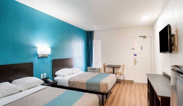 2 Full Beds | Non-Smoking, Micfridge