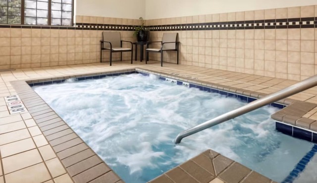2 Spacious Suites Near Mall of America & MSP Airport with Breakfast Included