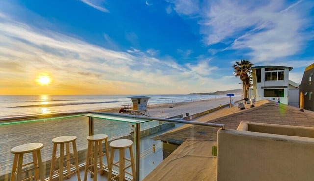 2 Story + Ocean Front + AC + Exclusive View Balcony