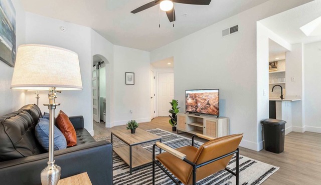 2BR CozySuites at Kierland Commons with pool #05