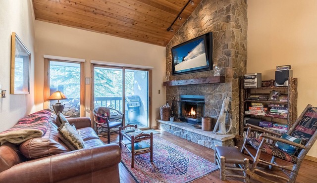 3/2 Ski In/Out BEAVER CREEK, steps to Village, Townsend Place A307