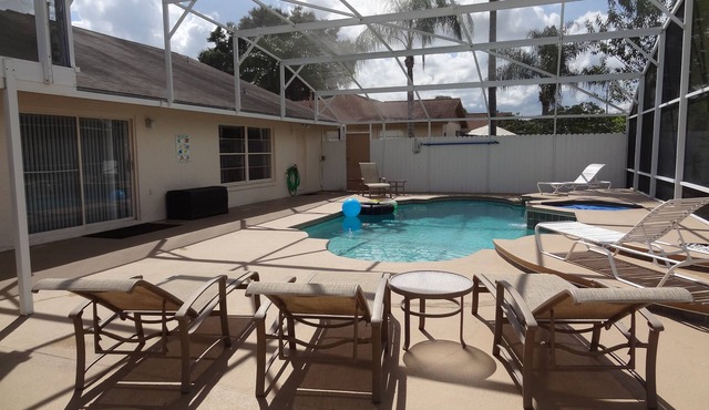 3 BR Private Pool Home 5miles from Disney - Free Pool + Spa Heat & Gas Grill