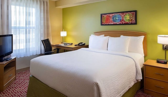 3 Comfortable Units With Swimming Pool and Kitchen, Pets Are Allowed!