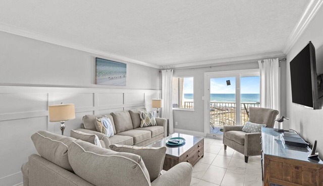 302- Beautiful Gulf-Front condominium With Exceptional Views!