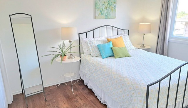 32+ Night Stay 2BR Condo Walk to Train