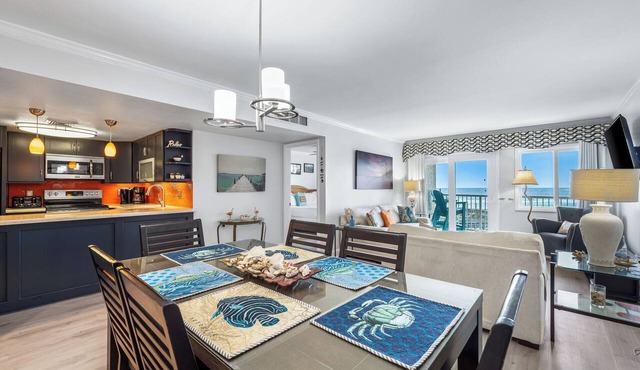 320- Beautifully remodeled Beachfront Condo, spectacular views