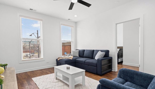 3bd/2ba, King bd, Pets OK, Laundry, Fenced Yard, Near Downtwn, Hospitals, & Unis