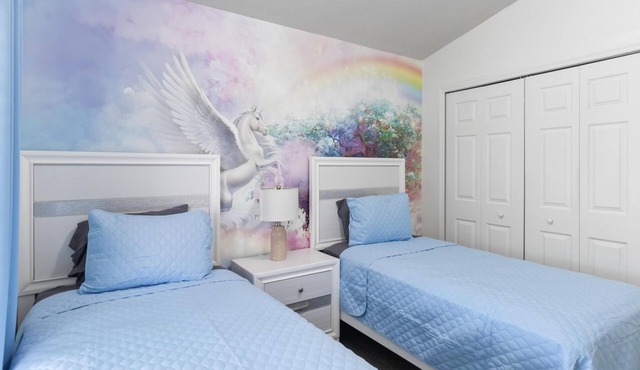 4/3 Private Pool house near all famous attractions!