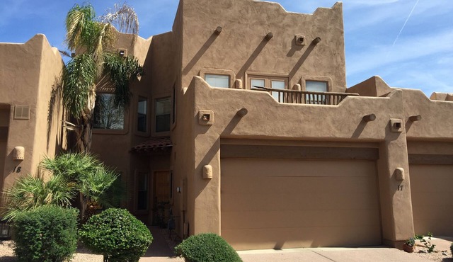 4 Bedrooms + loft with daybed. Spacious 2-story townhome with pool, spa & garage