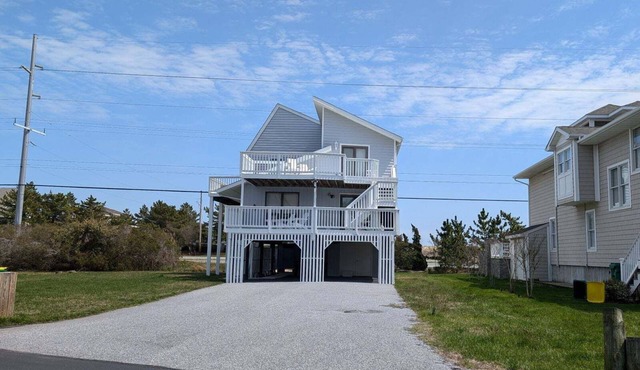 5 Bedroom Dog Friendly House with community pool and beach views!