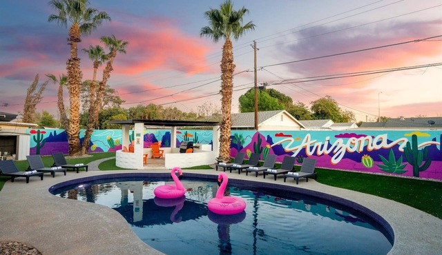 8BR Sleeps 18 Private Pool & Arcade