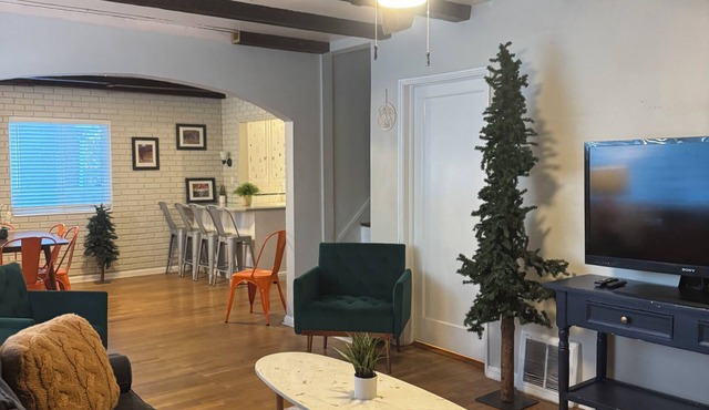 Adorable Cottage in the Heart of Millcreek