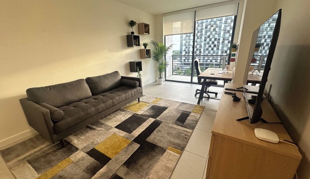 Always 5 stars apartment in Downtown Doral with fitness room, pool and fast WiFi