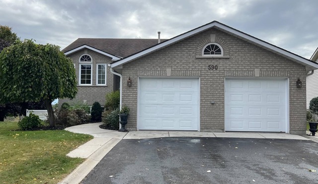 Arbour Ridge Vacation Home - Trail View! 5 bedrooms, 7 beds