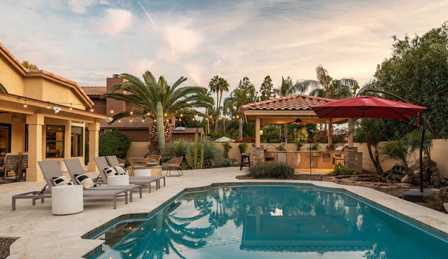 Arch Views | Beautifully designed home with swimming, pool table and more!