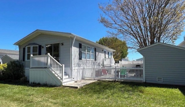 Assateague Pointe- single home on a quite pond. 2 pools/pier/game room.