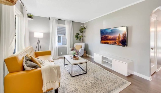 Astounding 💜 The City's Best Home - Sleeps 10