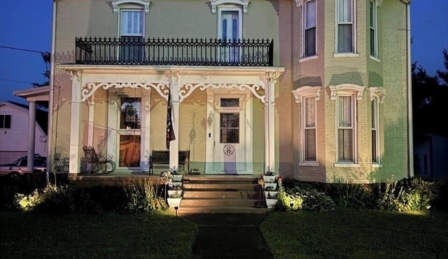 B&B, Book 1 or 2 of the bedrooms. Access to other areas available.