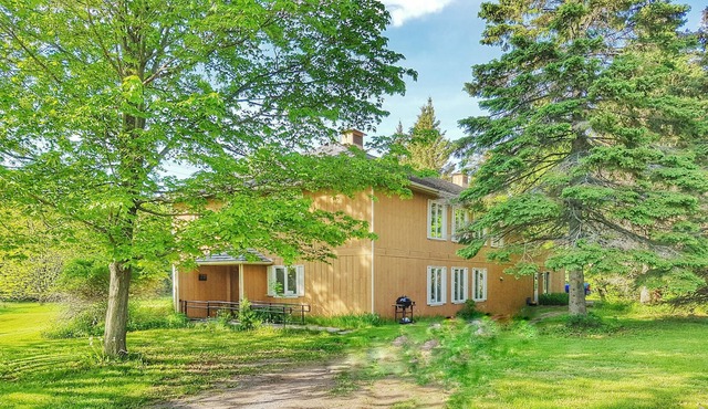 Backcountry Hostel - Private Cottage stays