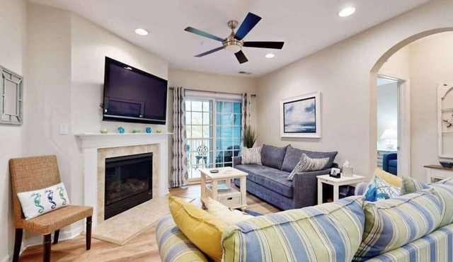 Bayside Resort 3rd-floor condo with indoor/outdoor pools, hot tub, tennis & gym