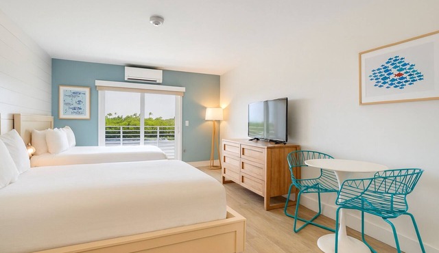 Beach View Unit in Islamorada! Pets Allowed, Parking, Pool & Free Breakfast!
