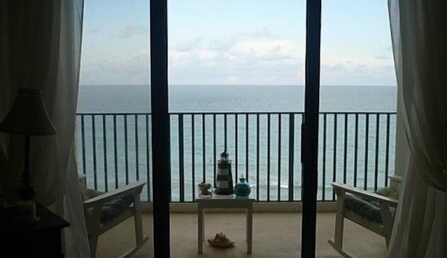 Beautiful Apartment Over Looking the Ocean and the Bay.